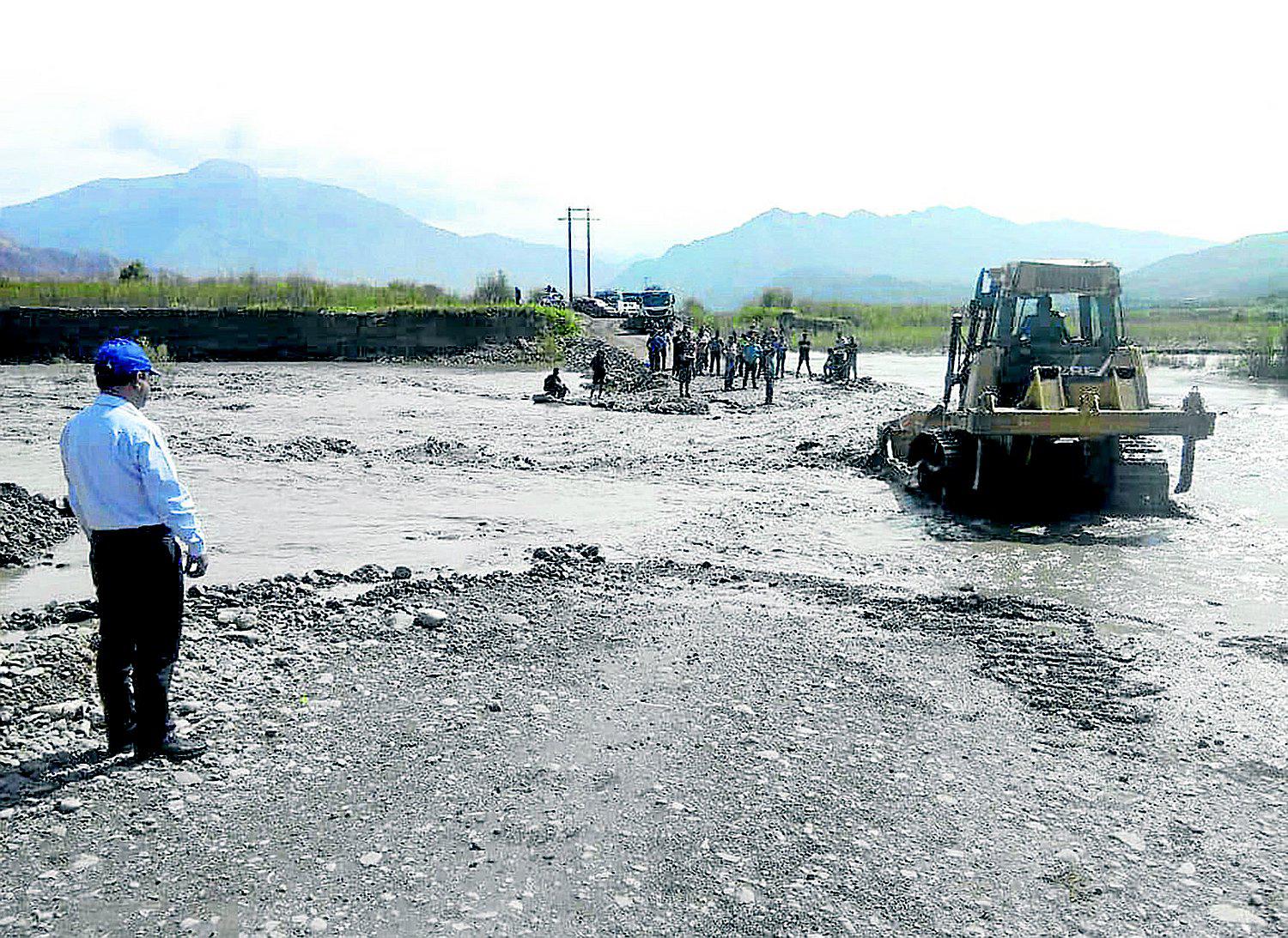 Wilmer Dios promete mejorar el agua y alcantarillado