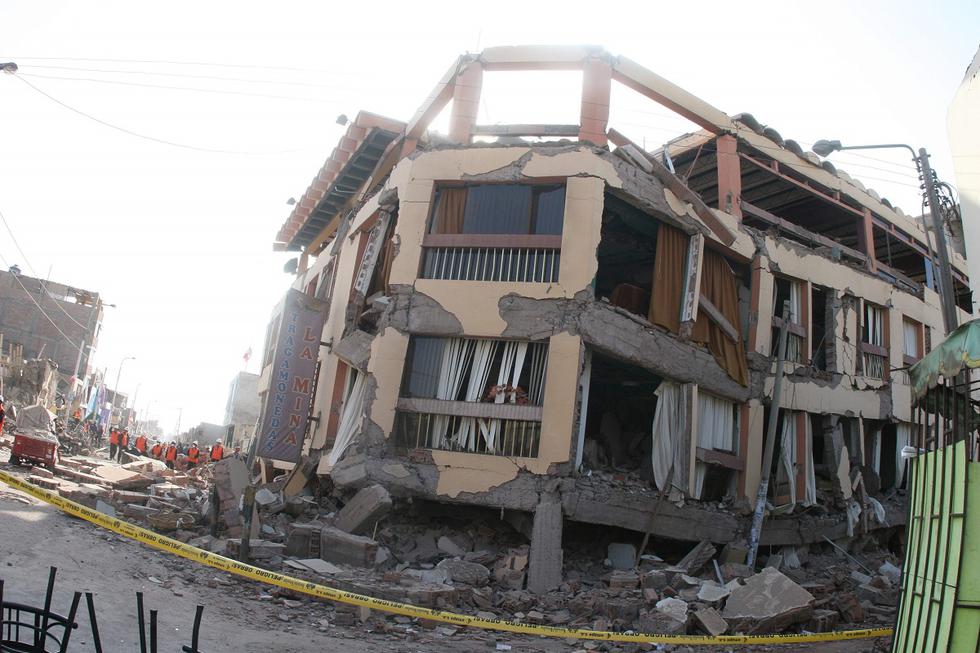Las construcciones de material noble y las precarias no soportaron la magnitud del terremoto. (Foto GEC Archivo)