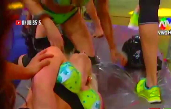 Combate: Yamila Piñero sufrió terrible golpe en sus partes íntimas