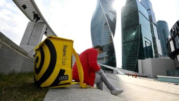 Con la pandemia, las entregas de provisiones a domicilio por mensajería en 15 minutos arrasan. (Foto: AFP)