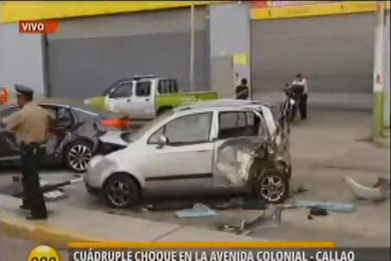 Callao: Vehículo se despista y ocasiona cuádruple choque