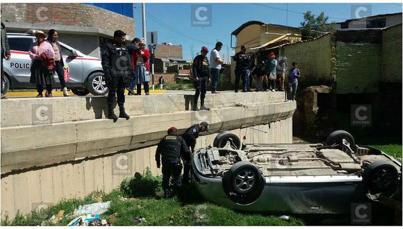 Huancayo: Auto se despista y termina llantas arriba en río Florido (VIDEO)