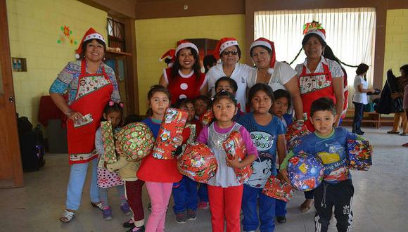 Llevan alegría por Navidad a centenar de niños que viven en chacras de Pachía