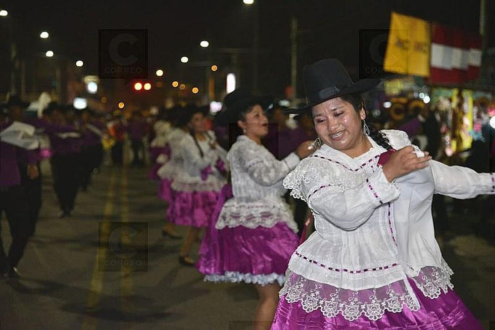 Grupos folclóricos rinden su saludo a la reincorporación de Tacna