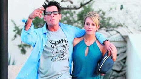 Charlie Sheen termina con actriz de películas para adultos