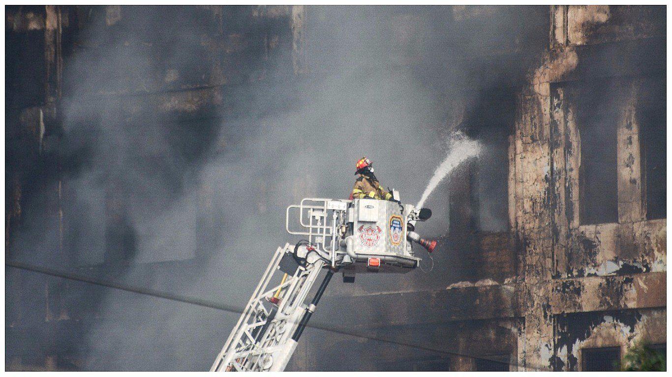 Las Malvinas: continúan labores para ubicar a las víctimas tras incendio en galería 