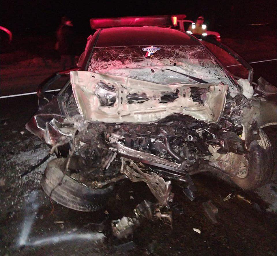 Dos personas fallecidas por choque entre bus Civa y auto