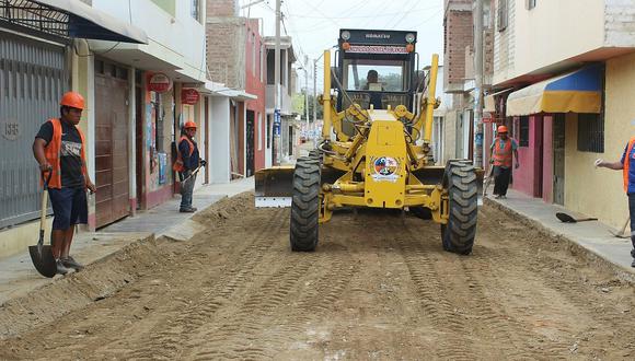 Alcalde de Huanchaco y Trabaja Perú firman convenio para dar empleo a damnificados