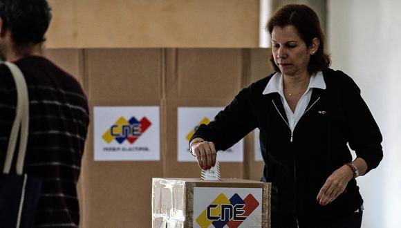 Venezuela: Inicia elecciones parlamentarias y oposición podría arrebatar control al chavismo 