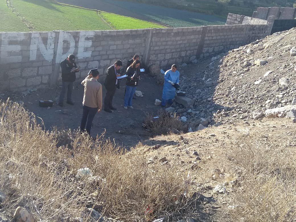 Hallan dos cuerpos abandonados en Arequipa