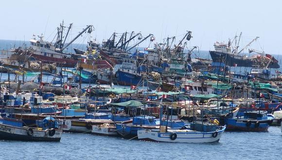 Restringen actividades pesqueras en Ilo por fuerte oleaje