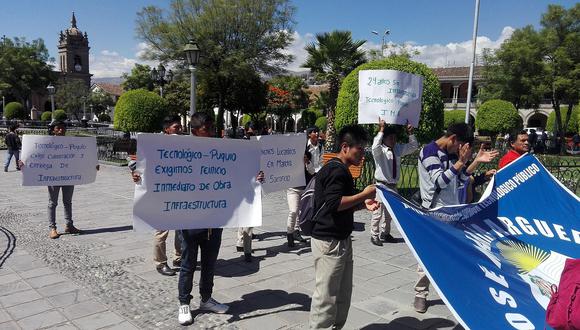 Estudiantes de Lucanas realizan marcha de sacrificio 