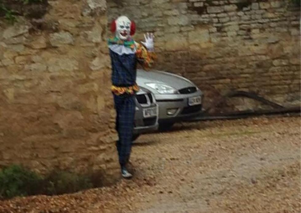 Hombre vestido de payaso causa terror en Inglaterra