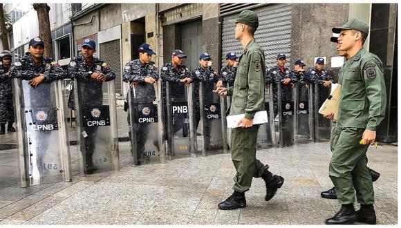 Fuerte presencia policial por presunta alerta de bomba en Parlamento venezolano