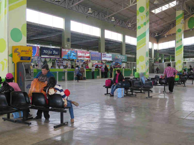 ​Denuncian concertación de precios y transportistas acusan a los informales