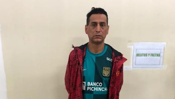 Este hombre en el vecino país de Argentina  disparó contra Antonio Albarado Ramirez, ocasionándole la muerte. En tal sentido,  el juzgado Nacional N°31 dictó su orden de captura a nivel internacional.