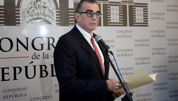 Pedro Olaechea a Vicente Zeballos: ¿Qué hicimos que no corresponda a la Comisión?