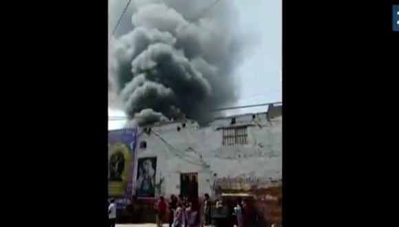 Incendio se reporta en un inmueble del Cercado de Lima. (Captura: Canal N)