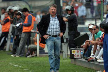 Ospina llega hoy con jales colombianos