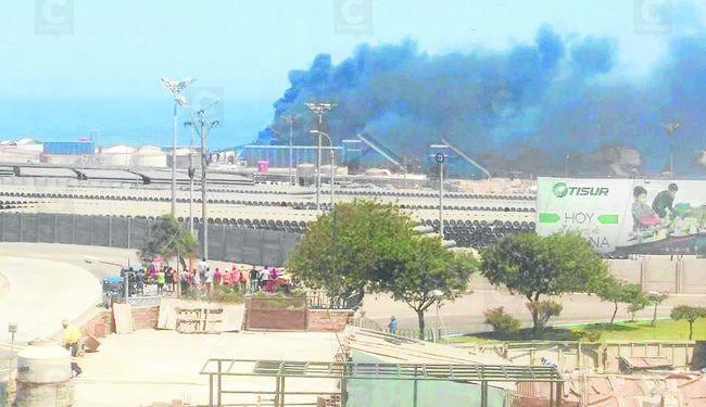 Incendio en puerto de TISUR en Matarani alarma a pobladores (VIDEO)