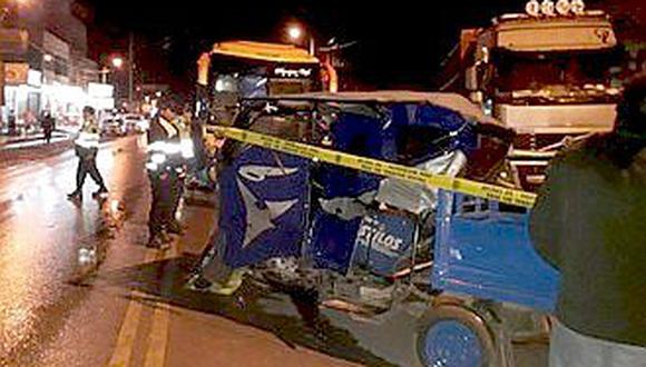 Bus choca contra mototaxi dejando tres fallecidos en Cusco (VIDEO)