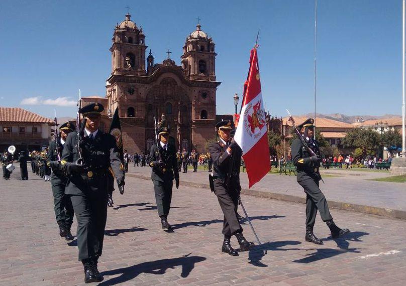 Cusco: policía celebra aniversario con vistoso desfile 