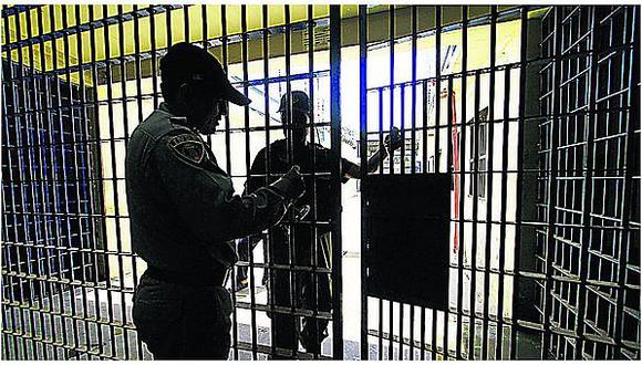 ​Un grupo de 30 españoles presos en Perú fue trasladado a España