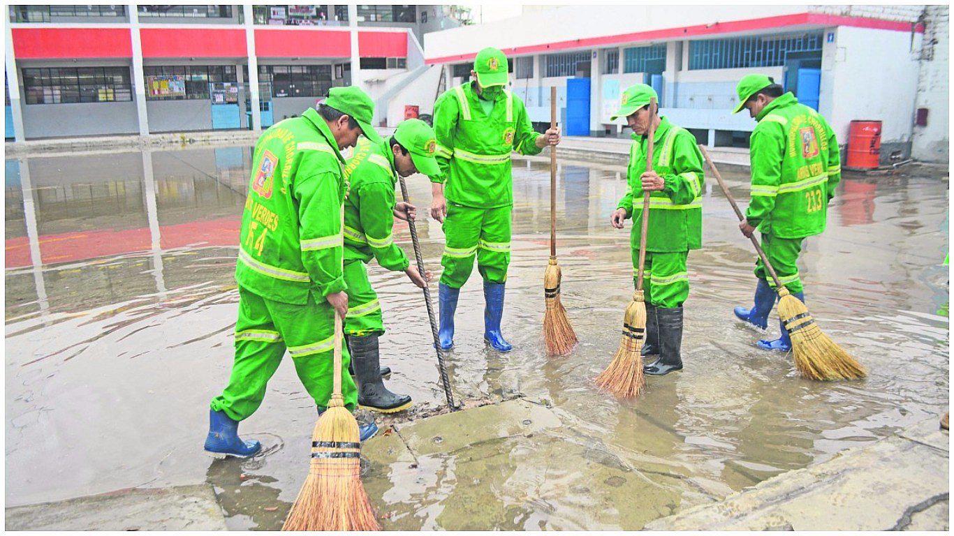Aniego afecta a vecinos y conductores en Chorrillos (VIDEO)