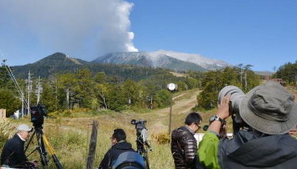 Suspenden operaciones de rescate en el monte Ontake por riesgo de erupción