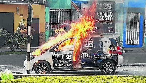 Se incendia automóvil que hacía publicidad de tributo a Camilo Sesto