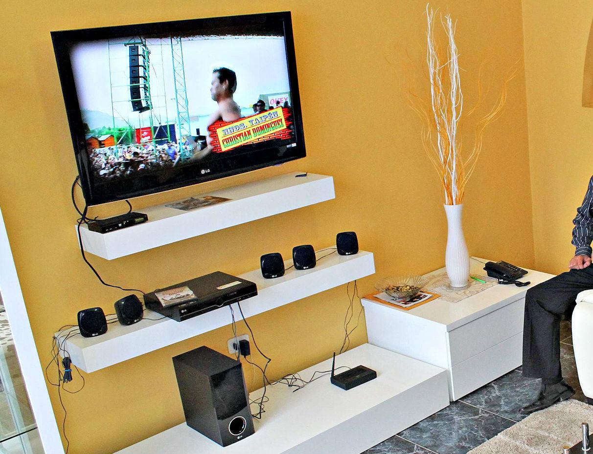 Junín y Pasco entre los que más escuchan radio, Huancavelica y Ayacucho entre los que menos ven televisión 