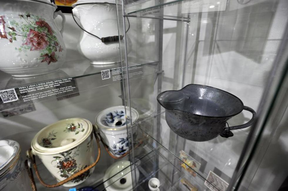 Nuevo museo en Praga expone inodoros y bacinicas