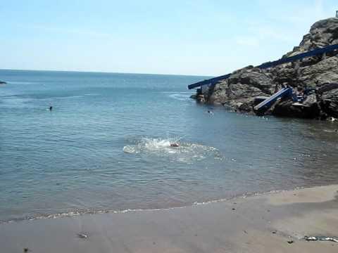 Salvan a adolescente de ahogarse en Puerto Ingles