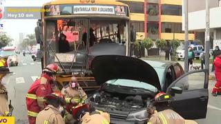Lince: cuatro heridos tras violento choque entre bus “La 41″ y un auto