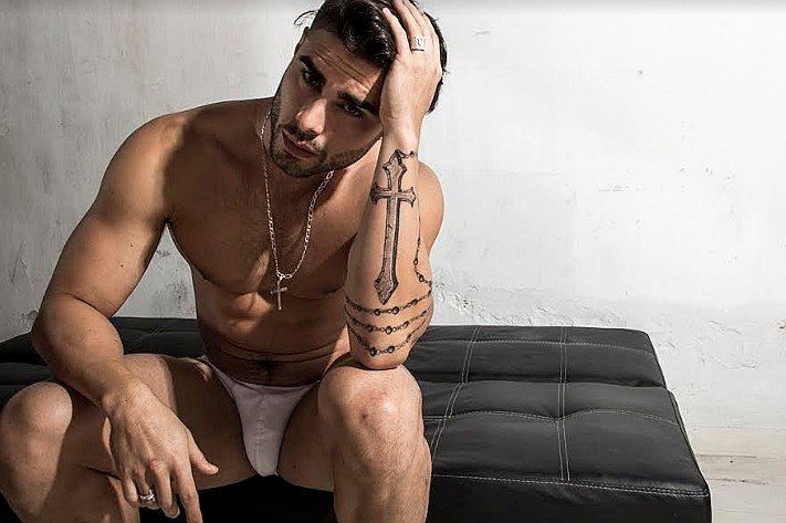 Alexis Descalzo lanzó atrevido video musical