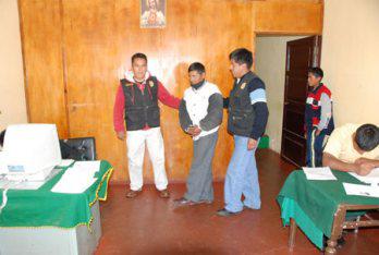 Papá viola y embaraza
 a su hija de trece años