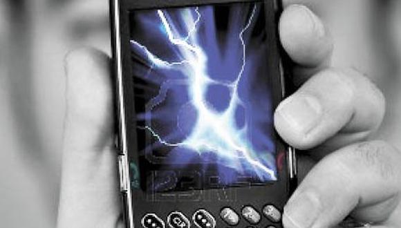 ¿Sabes por qué los celulares son peligrosos durante una tormenta eléctrica?