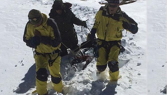 Rescatan con vida a un montañista tras estar 47 días perdido en el Himalaya