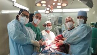 Extraen tumor de 17 kilos a mujer de 40 años en Arequipa