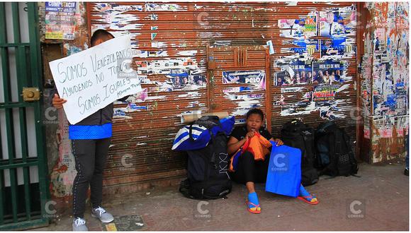 Venezolanos duermen en las calles de Huancayo por falta de oportunidad laboral 