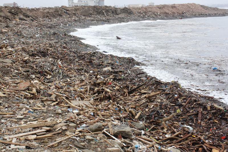 Denuncian presencia de basura en el litoral entre Lima y Callao