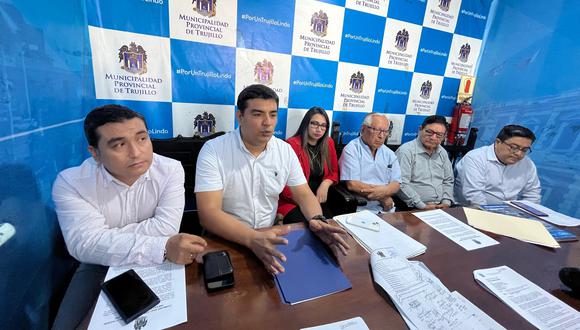 El alcalde de Trujillo sonríe por lío entre el Concejo y el JNE. Ambas instancias emiten pronunciamientos deslindando responsabilidad sobre la todavía permanencia de la primera autoridad de la ciudad.