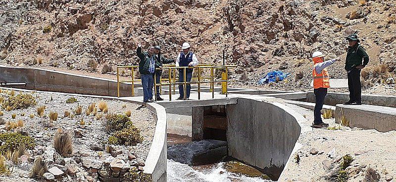 Pasto Grande empezó descarga de agua para el valle de Tambo