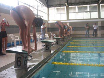 V Festival de natación en colegio Santa Ángela