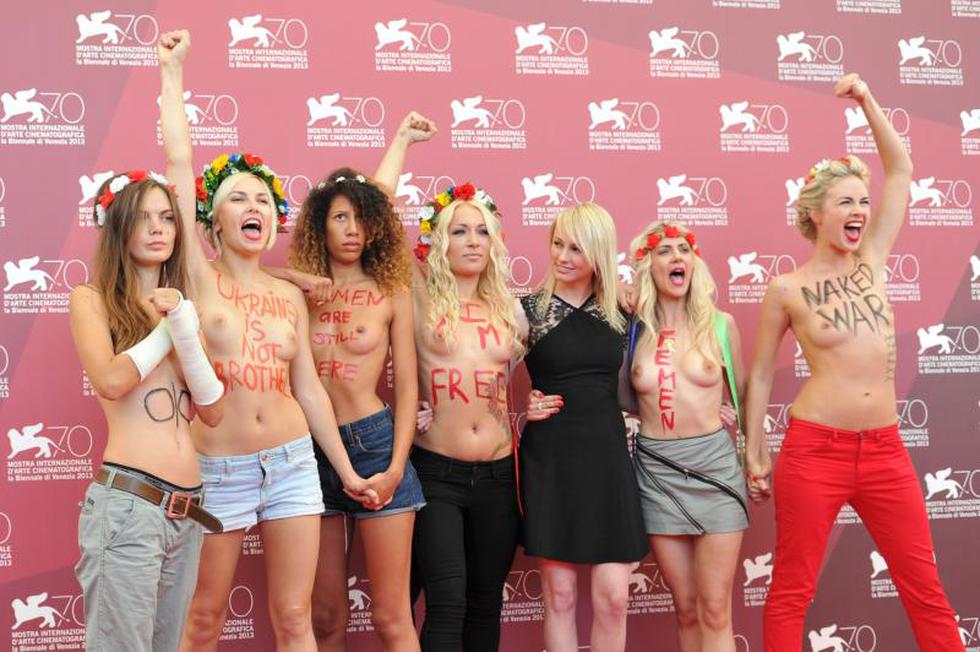 Activistas de Femen en toples en presentación de documental