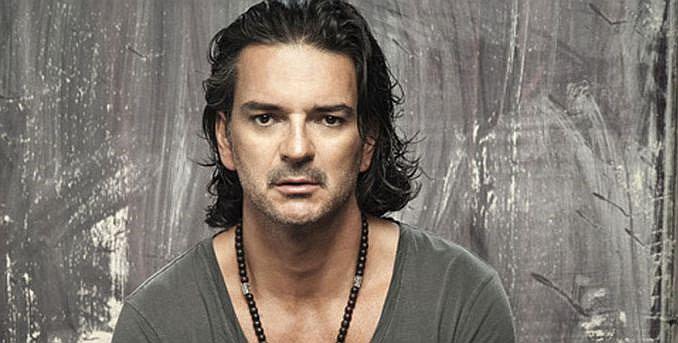 Ricardo Arjona estrena nuevo video clip "Señorita"