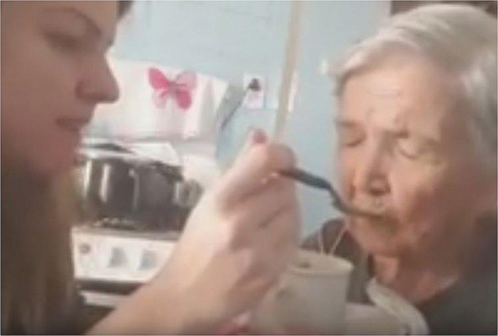 Mujer con Alzheimer emociona al recordar a su nieta y al decirle que la ama (VIDEO)