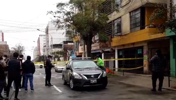 El químico farmacéutico José Villanueva fue asesinado en la cuadra 14 de la avenida General Varela, en Breña. (Foto:PNP)