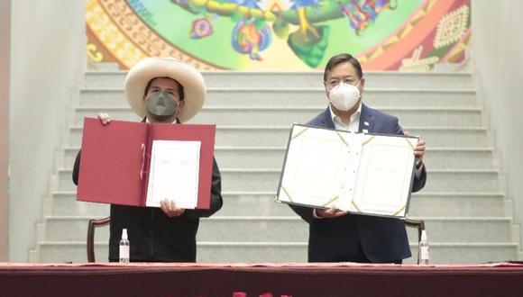 Pedro Castillo y Luis Arce, presidentes del Perú y Bolivia, suscribieron la Declaración de La Paz con acuerdos bilaterales. (Foto: Presidencia)