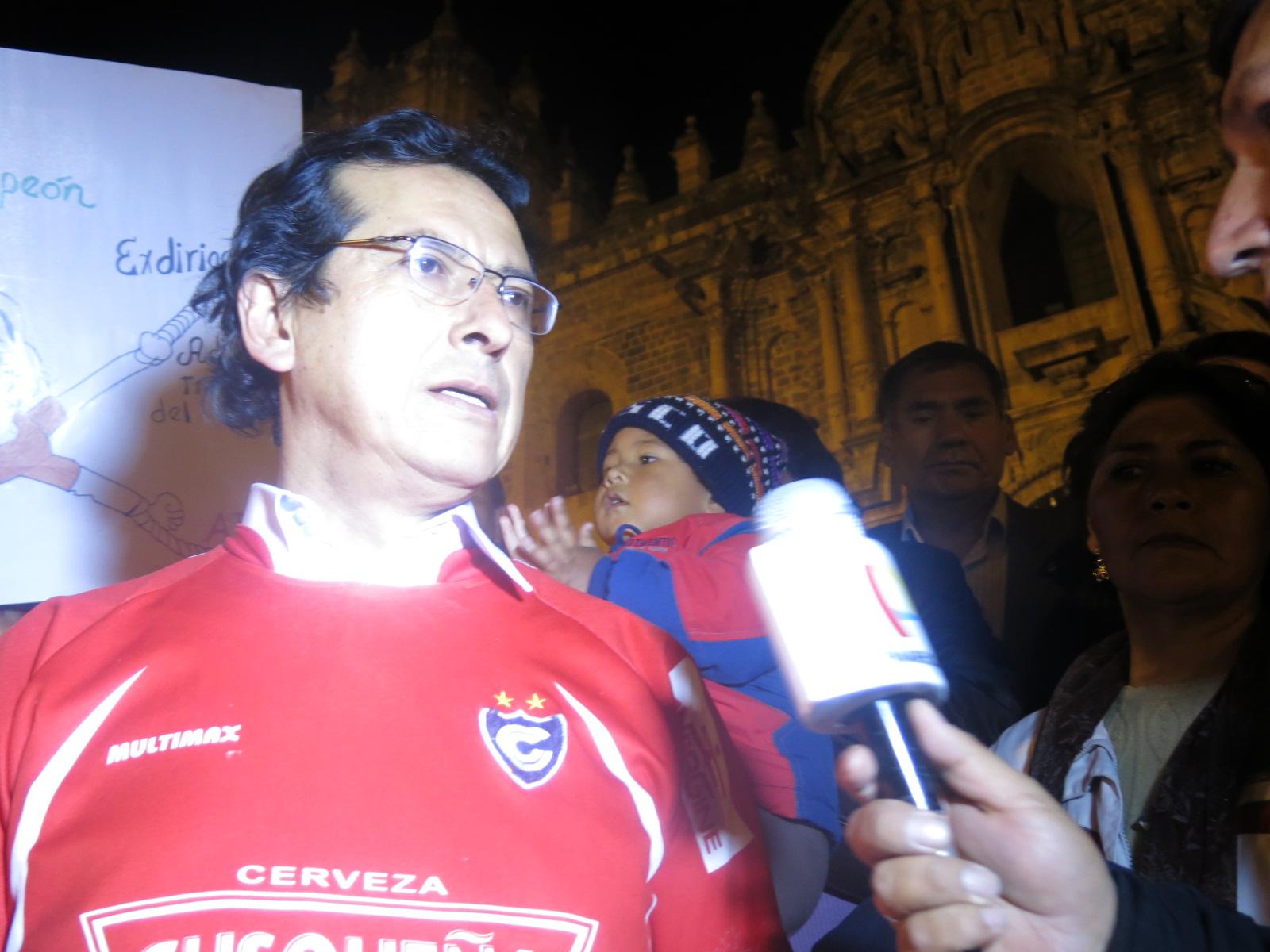 Cusco: Alcalde no descarta declarar "persona no grata" a Edwin Oviedo